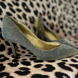 Mootsie’s Iridescent Silver Shimmer Slipper sz9